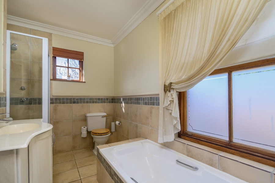 7 Bedroom Property for Sale in Zwaanswyk Western Cape